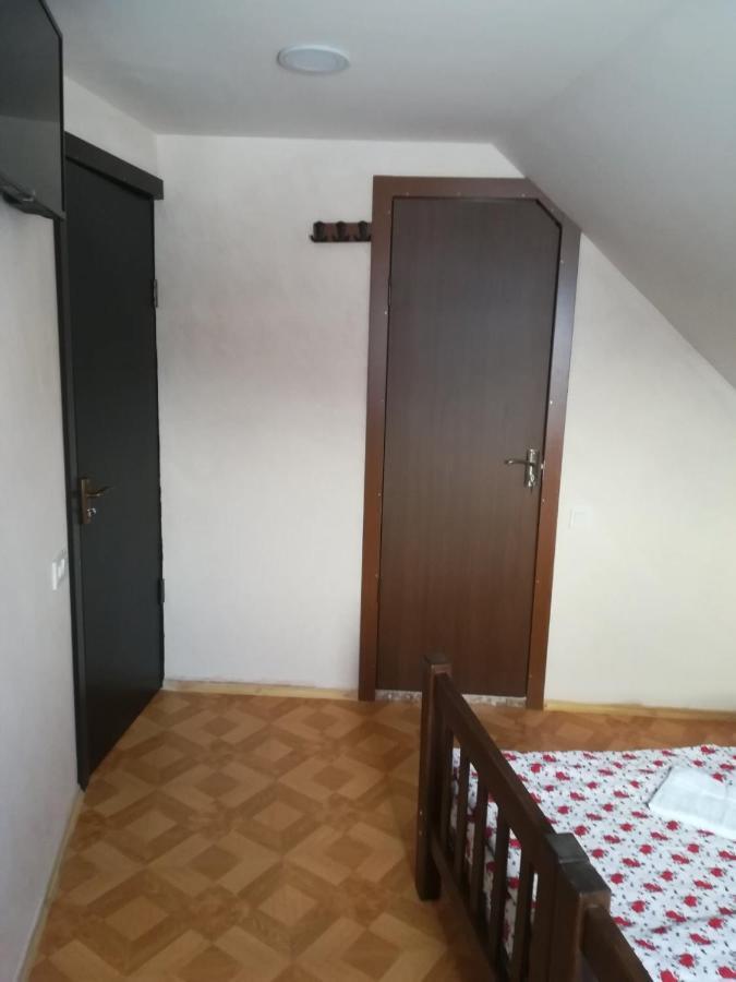 Family Hotel Mtamta Goedaoeri Buitenkant foto
